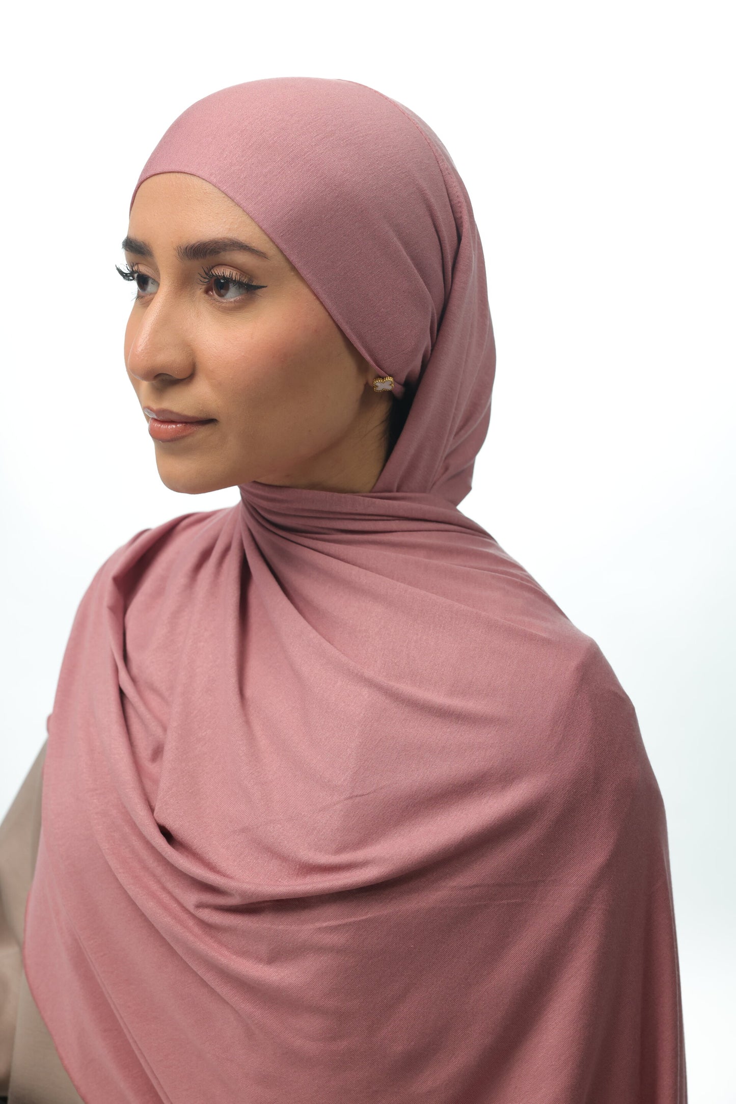 Hijab with integrated undercup